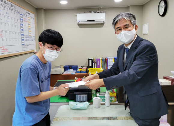 장학금전달_장기천_수정 (1) 제 8회 장기중앙교회 장학금 수여