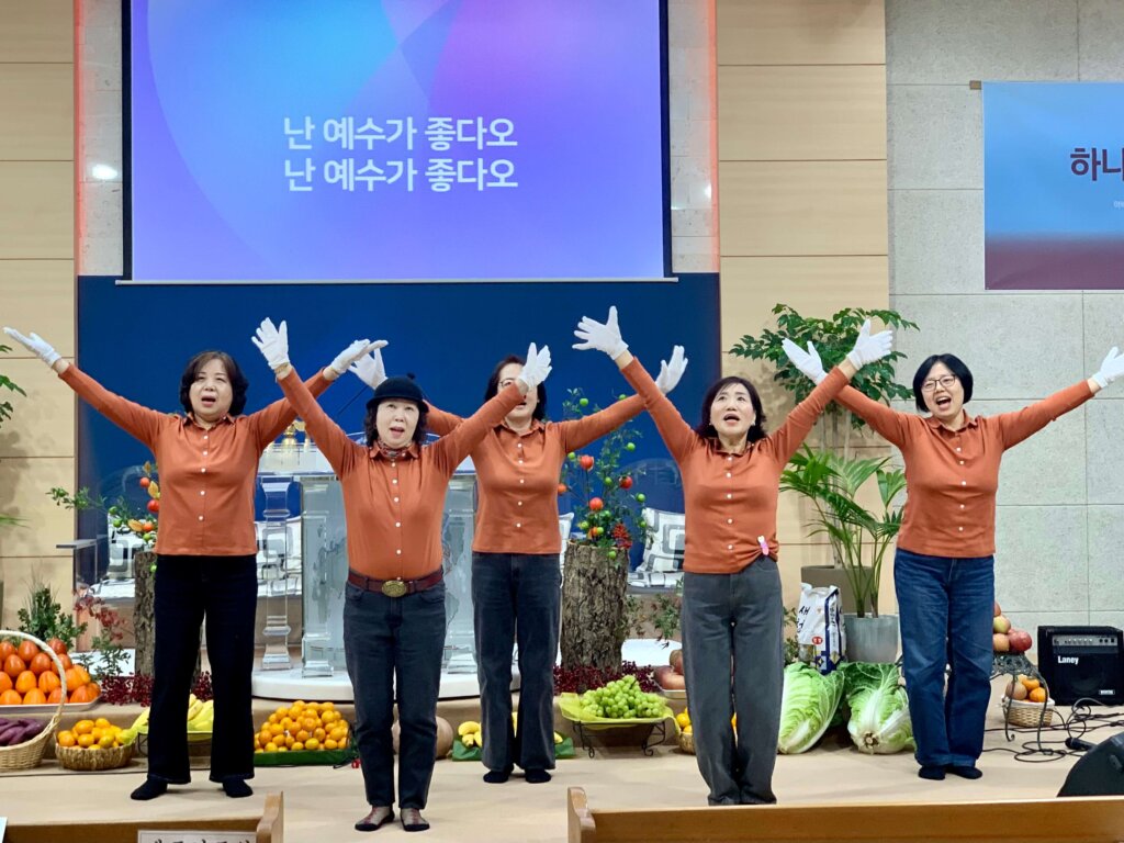 2024 추수감사주일 및 찬양축제: 감사와 찬양의 순간들