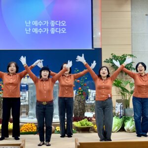 2024-11-17_37 2024 추수감사주일 및 찬양축제: 감사와 찬양의 순간들